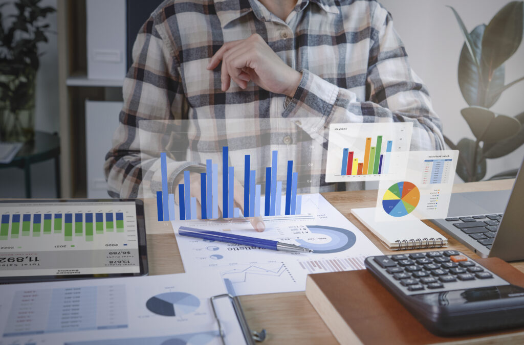 <a href="https://fr.freepik.com/photos-gratuite/hommes-affaires-travaillant-dans-finances-comptabilite-analysent-finances_16068554.htm#query=accounting&position=0&from_view=search&track=sph&uuid=d2b4816d-9b59-4080-8bec-b535684937c6">Image de our-team</a> sur Freepik